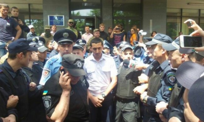 Одеський прокурор обіцянками "відкупився" від сміттєвого баку‏