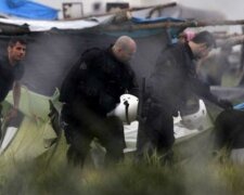 У Греції поліція знищує найбільший табір з нелегалами