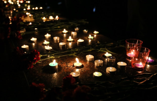 Львівщина ховає героя, який загинув від кулі головорізів Путіна: сльози, свічки і море квітів, - навіки з нами