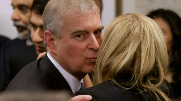 Елизавета II выгнала любимого сына из семьи, принц Эндрю