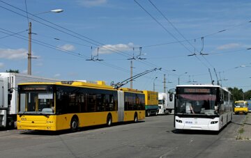 Столичні тролейбуси - фото Слово і Діло