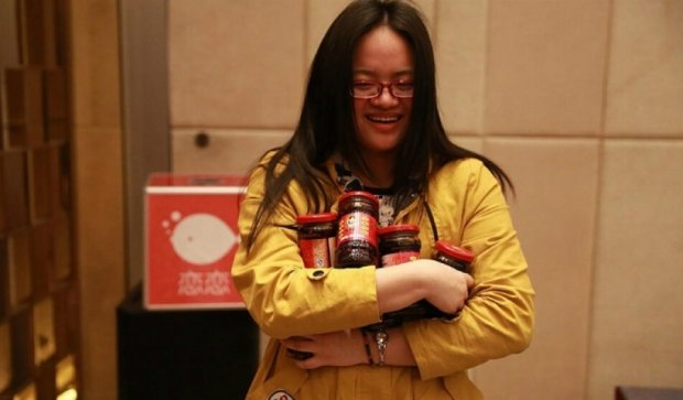 Китайцы выдают премии сотрудникам секс-куклами и тапочками