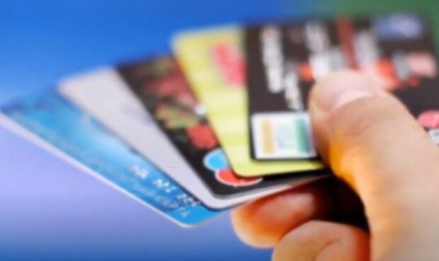 Кредитные карточки. Фото: Youtube
