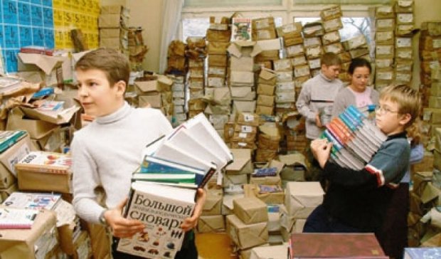 На обеспечение школ учебниками выделят 180 млн грн - АП