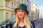 Нікітюк лише в маєчці побешкетувала в номері готелю: "Ноги просто вогонь"