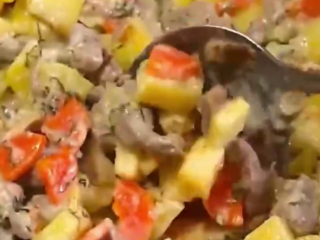 Тушеная индейка с картошкой, кадр из видео