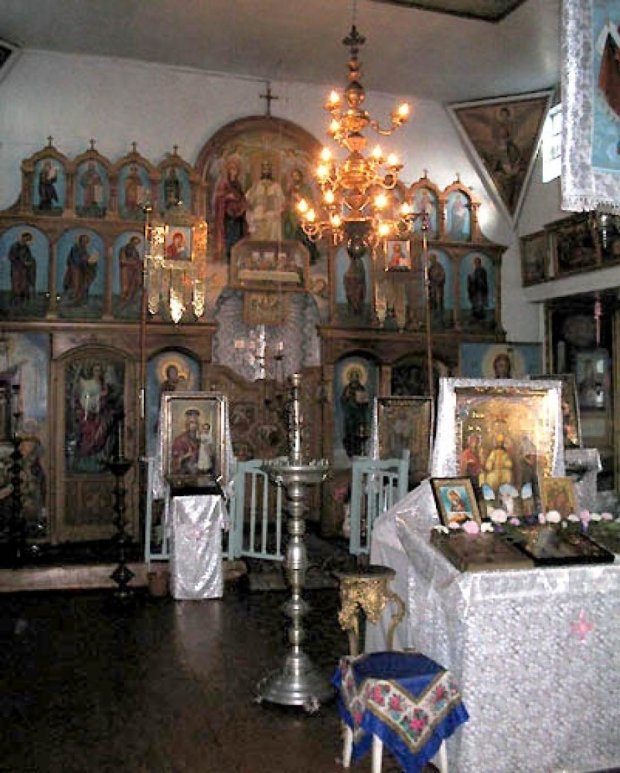В Киеве священник поставил в храме гроб с телом раскопанной жены