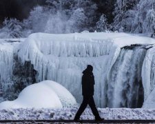 Кадри закутого кригою Ніагарського водоспаду зачарували світ