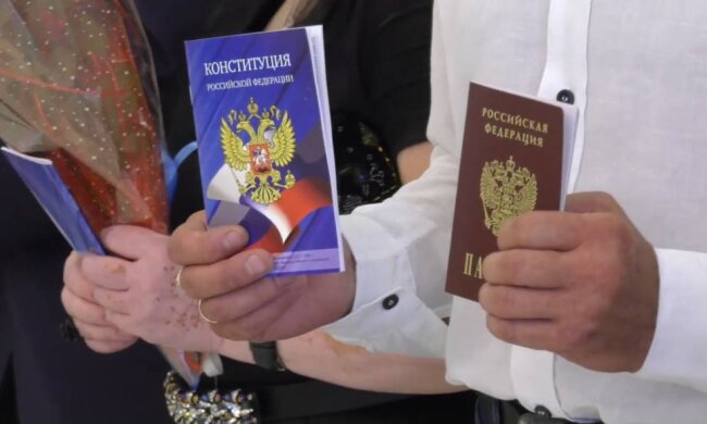 Російський паспорт, фото: скріншот із відео