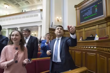 Нарум'янений Ляшко і буфетниця-Гройсман: українські політики в образі жінок