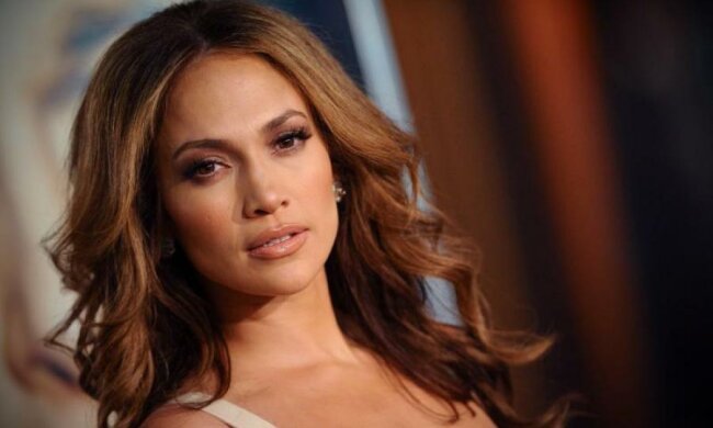 Кусайте лікті: Лопес вигуляла спідницю за 85 тисяч доларів