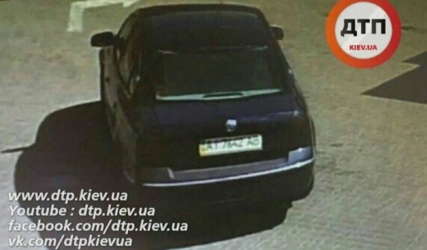 У Києві розшукують озброєних "чистильників" авто