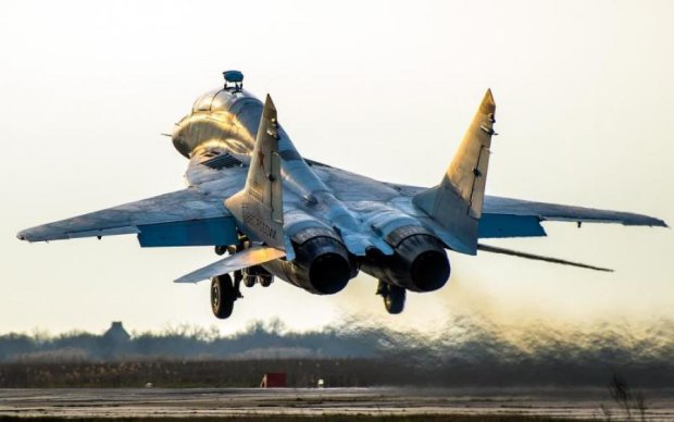 МиГ-29 упал на жилые дома, есть жертвы