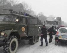 Снігопади обмежили рух на основних трасах