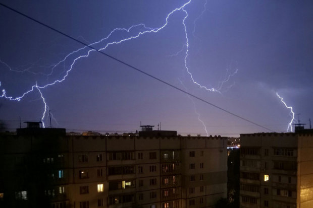 Погода у Харкові на 9 серпня: стихія готує містянам фаєр-шоу, синоптики радять не жартувати