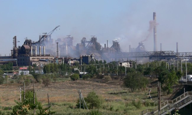 Мариуполь содрогнулся от жутких взрывов, едкий дым застилает глаза: спасатели делают все возможное