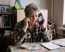 телефонне шахрайство пенсіонерка дзвінок банк гривні