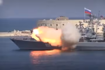 Взрыв русского катера. Фото: скриншот с видео