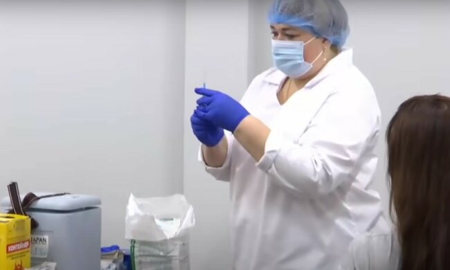 Вакцинація. Фото: скріншот youtube