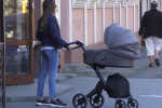 Украинка с ребенком. Фото: скрин youtube