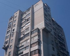 Поліцейській без ноги дали квартиру на 11-му поверсі