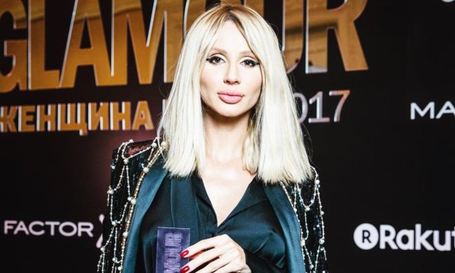 "Розбурхала народ": гола Лобода закинула ноги на стіл