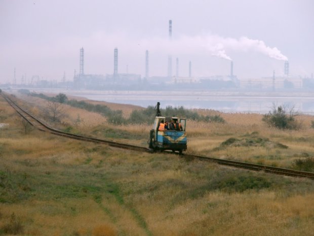 Катастрофа в Криму: Україна продовжує поставляти сировину нашумілому заводу Фірташа