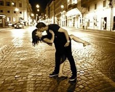 100 зворушливих поцілунків з усіх куточків Землі (фото)