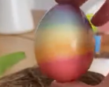 Райдужні крашанки, кадр з відео