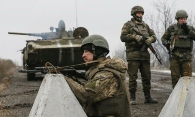 Донецкие боевики обстреляли автомобиль с мирным населением