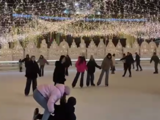 Украинцы, каток, кадр из видео