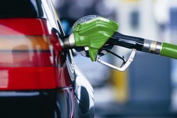 Дешевше пішки: ціни на паливо б'ють чергові антирекорди