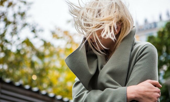 Погода на завтра: українців будуть зносити з ніг підступні вітера