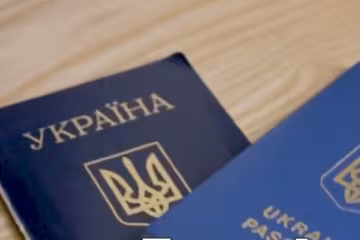Паспорт Украины. Фото: скриншот Youtube