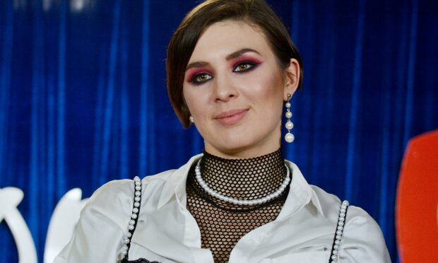 После скандала на Евровидении MARUV взялась за "Танцы со звездами": закуталась в латекс по полной и уже "встала в позу"