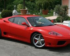 Що під капотом у Ferrari V8 (відео)