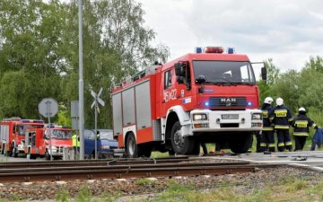 Вантажівка протаранила потяг у Польщі, є жертви і багато постраждалих