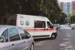 У Києві малюк випав з вікна, поки мати валялася у п'яному коматозі: копи ледве стрималися