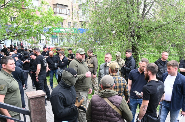 ТЦК в Запорожье помогли "захватить" офис рейдерам по указанию главы ОВА