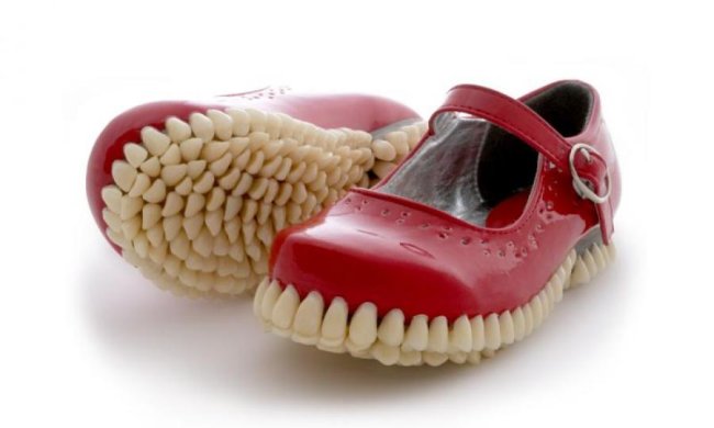 Зубами по асфальту: украинка создала самые жуткие ботинки в мире