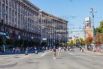Центр Киева заполонили красно-белые флаги: что происходит