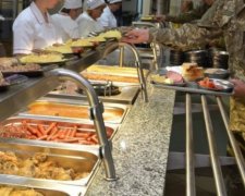 Дієта від ЗСУ: як українських бійців черв'яками годували (фото)