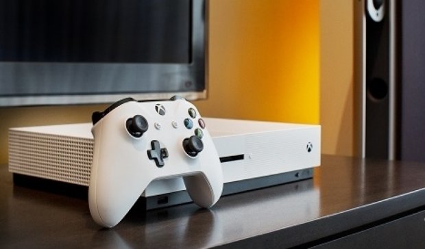 Microsoft презентувала компактну ігрову приставку Xbox