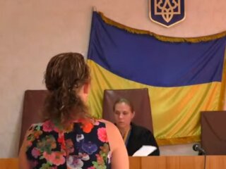 Розлучення у судовому порядку, кадр з відео