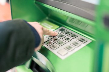 ПриватБанк заблокировал тысячи карт, клиенты в панике