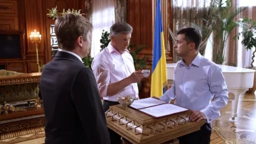 Зеленский в "Слуге народа" остроумно потроллил экс-президента, который не может смириться со своей судьбой