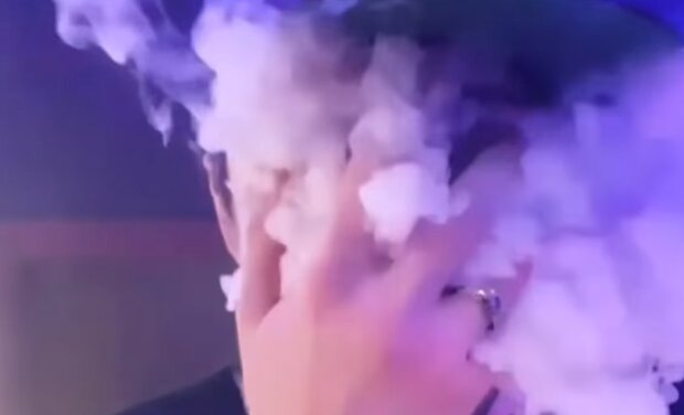 Електронні цигарки, кадр з відео