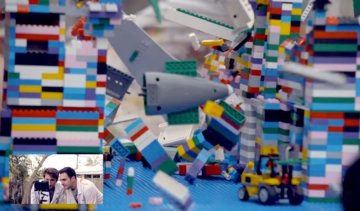 Відеоблогери засняли "крах" літака з Lego (ВІДЕО)