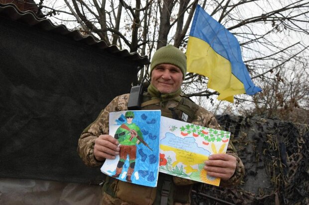 Воины ВСУ получили рисунки от маленьких украинцев, фото: facebook.com/30brigade