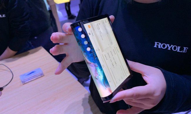 Intel покажет гибкий смартфон собственного производства: фото